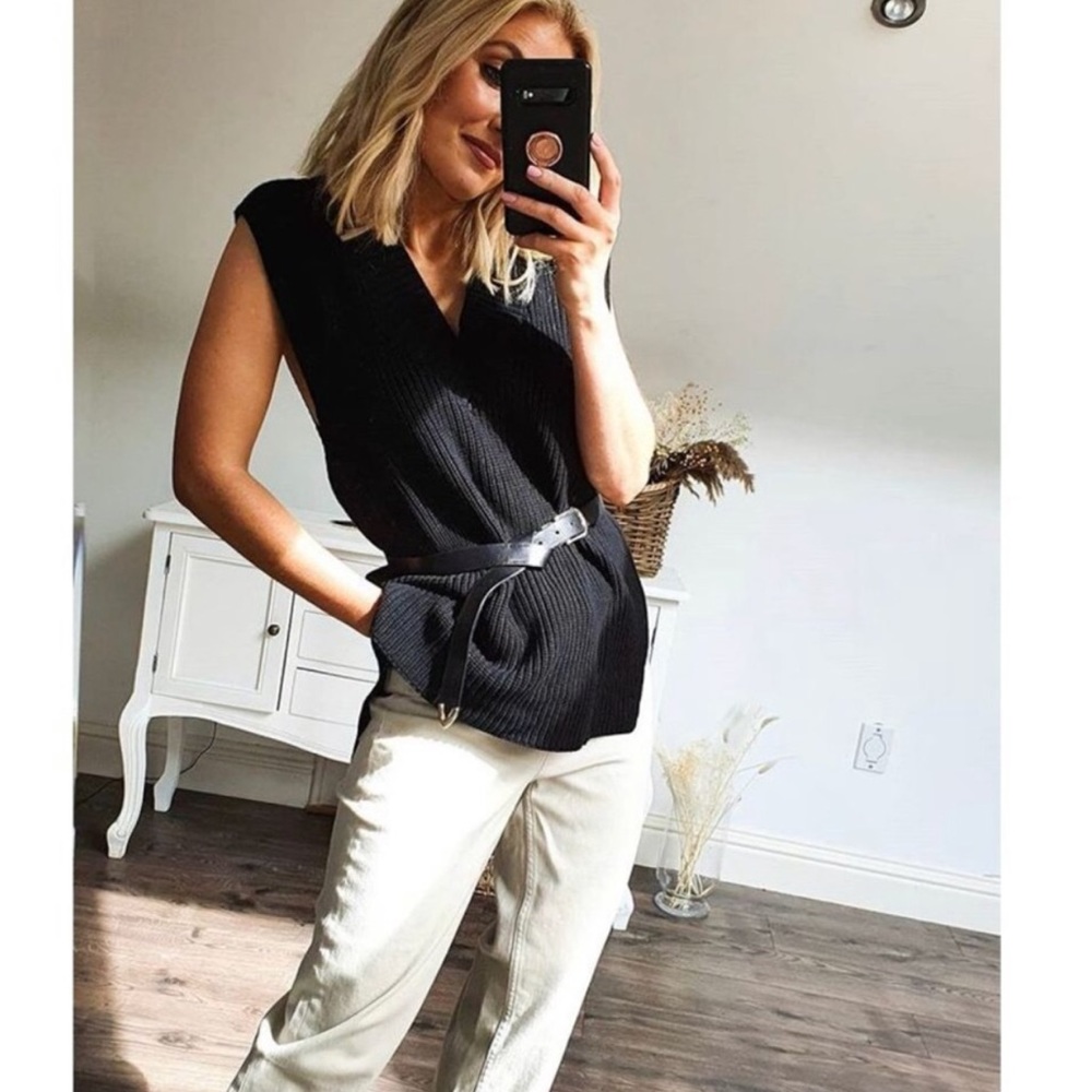 H&M v neck sweater vest black